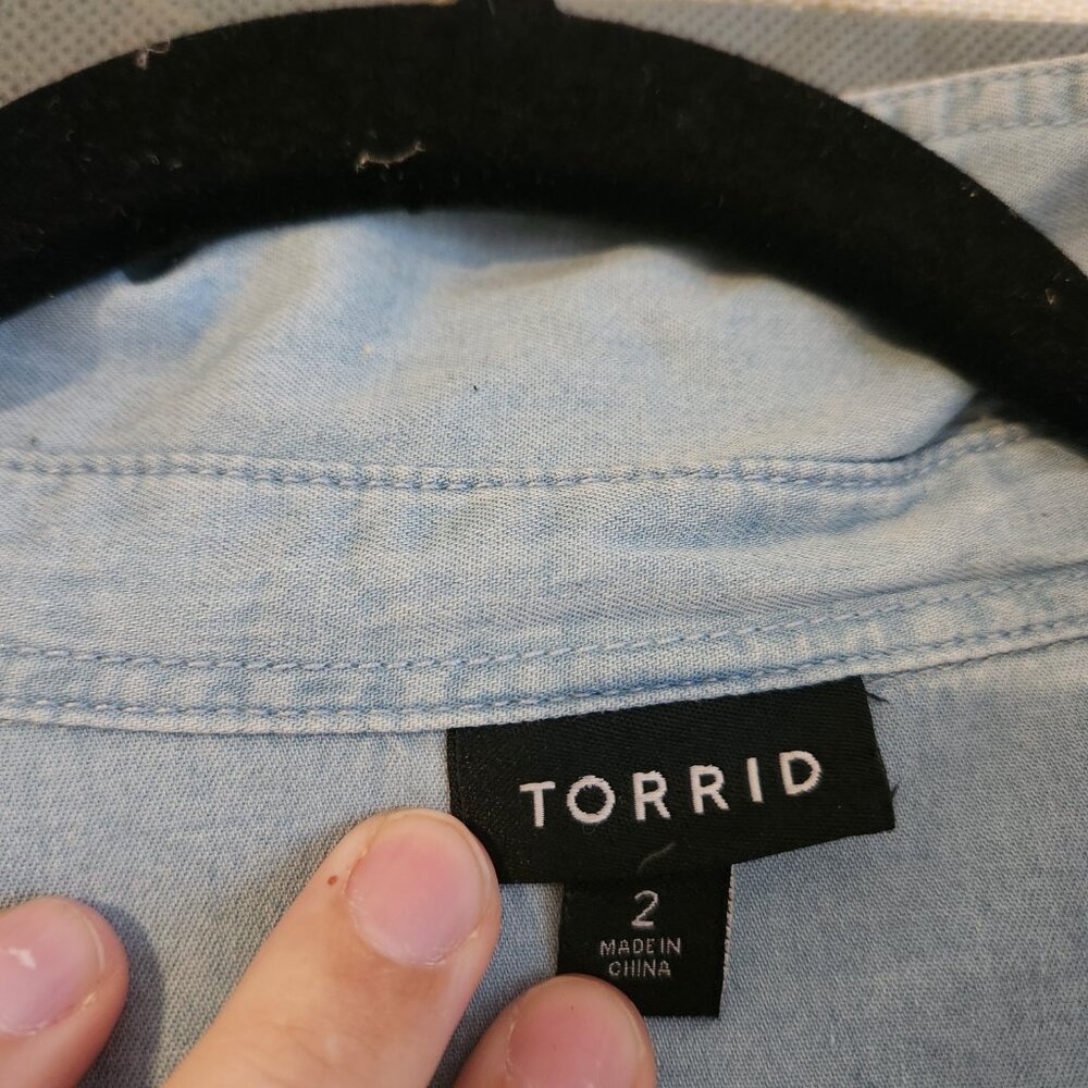 Like New Torrid Blue Shirt Size 2 - Picture 3 of 6